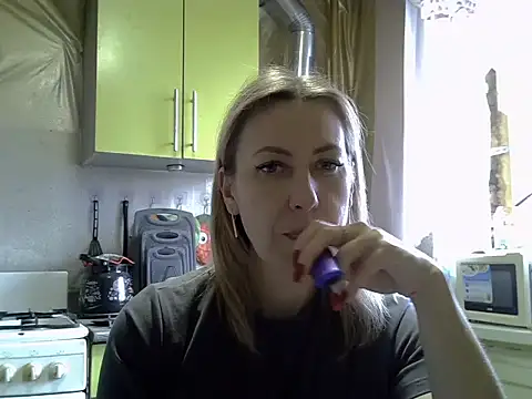 Snapshot of AshleyXHoney chatting on 12.15.25 AshleyXHoney online show from 12.15.25