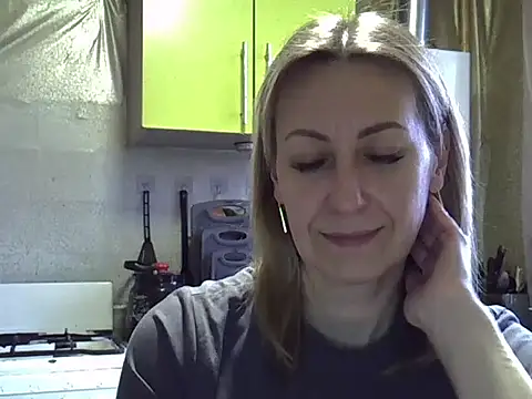 Snapshot of AshleyXHoney chatting on 12.17.25 AshleyXHoney online show from 12.17.25