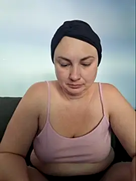 Snapshot of MilfyMrsRobinson chatting on 05.14.26 MilfyMrsRobinson online show from 05.14.26