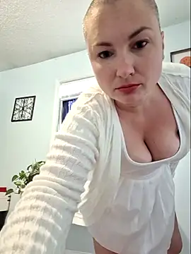 Snapshot of MilfyMrsRobinson chatting on 05.16.26 MilfyMrsRobinson online show from 05.16.26