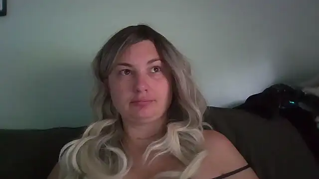 Snapshot of MilfyMrsRobinson chatting on 06.17.26 MilfyMrsRobinson online show from 06.17.26