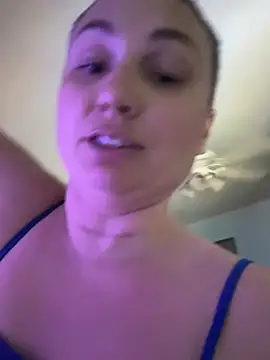 Snapshot of MilfyMrsRobinson chatting on 07.18.26 MilfyMrsRobinson online show from 07.18.26