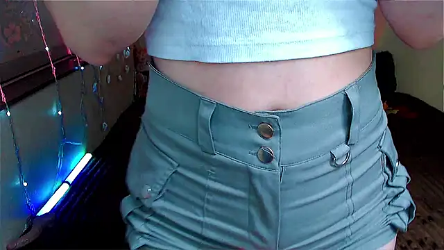 Snapshot of LizaSenri chatting on 10.04.25 LizaSenri online show from 10.04.25