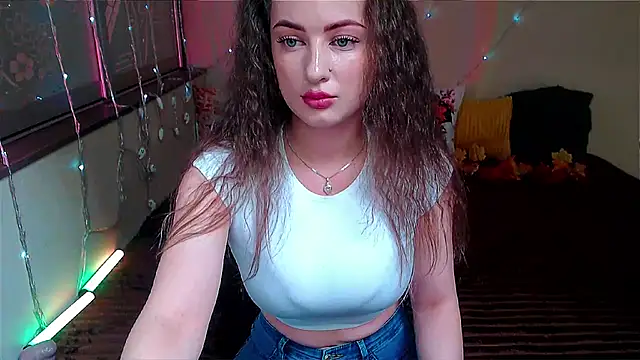 Snapshot of LizaSenri chatting on 10.15.25 LizaSenri online show from 10.15.25