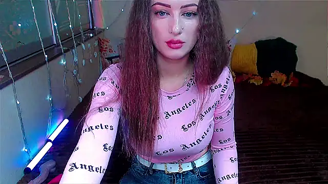 Snapshot of LizaSenri chatting on 10.24.25 LizaSenri online show from 10.24.25