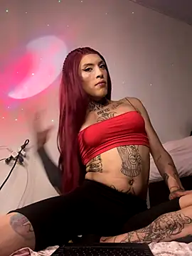 Snapshot of charlotbelucci_ chatting on 09.17.25 charlotbelucci online show from 09.17.25