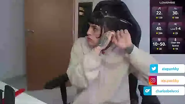 Snapshot of charlotbelucci_ chatting on 10.04.25 charlotbelucci online show from 10.04.25