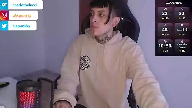 Snapshot of charlotbelucci_ chatting on 10.05.25 charlotbelucci online show from 10.05.25