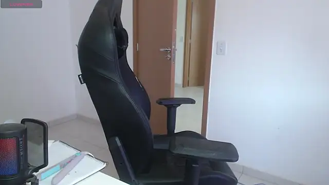 Snapshot of charlotbelucci_ chatting on 10.07.25 charlotbelucci online show from 10.07.25