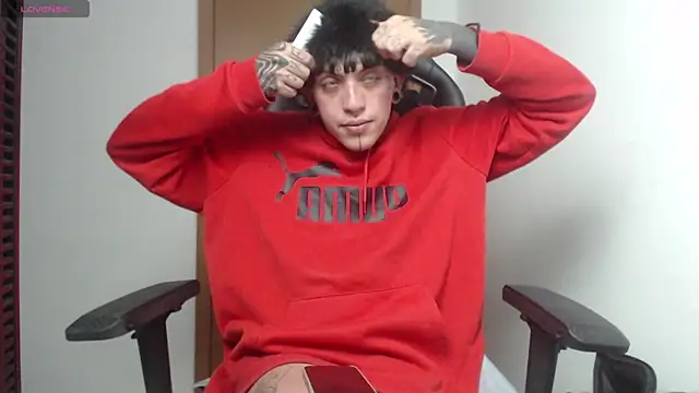 Snapshot of charlotbelucci_ chatting on 10.22.25 charlotbelucci online show from 10.22.25