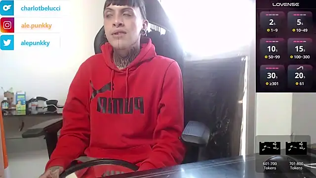 Snapshot of charlotbelucci_ chatting on 10.23.25 charlotbelucci online show from 10.23.25