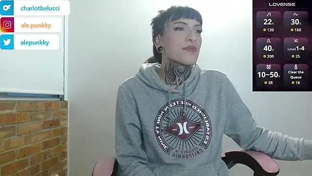 Snapshot of charlotbelucci_ chatting on 10.30.25 charlotbelucci online show from 10.30.25