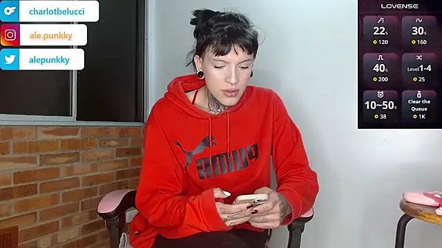 Snapshot of charlotbelucci_ chatting on 10.31.25 charlotbelucci online show from 10.31.25