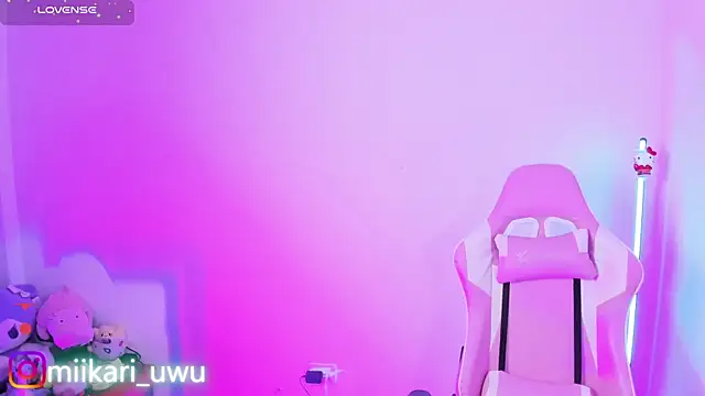 Ahri Elderwood online show from 10.04.25