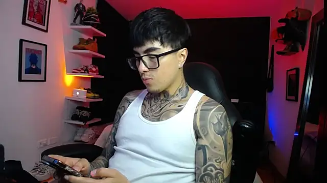 Snapshot of jung_dragon chatting on 10.01.25 jung dragon online show from 10.01.25