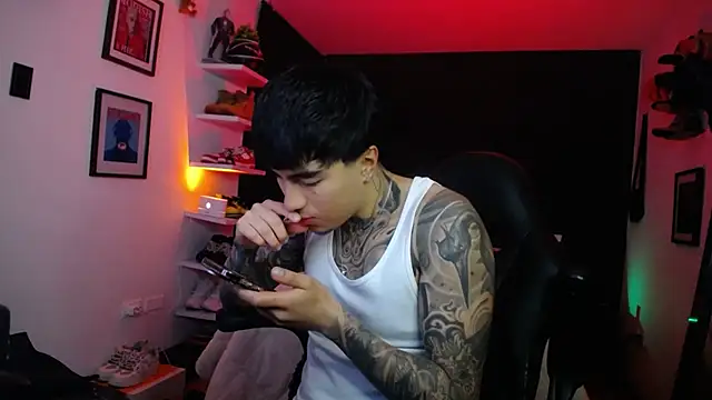 Snapshot of jung_dragon chatting on 10.05.25 jung dragon online show from 10.05.25