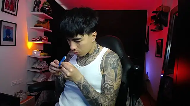 Snapshot of jung_dragon chatting on 10.11.25 jung dragon online show from 10.11.25