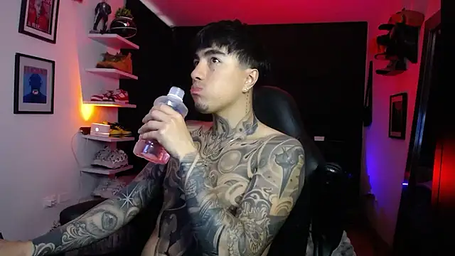 Snapshot of jung_dragon chatting on 10.13.25 jung dragon online show from 10.13.25