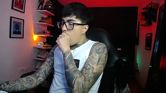 Snapshot of jung_dragon chatting on 10.16.25 jung dragon online show from 10.16.25