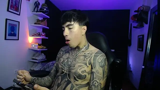 Snapshot of jung_dragon chatting on 10.19.25 jung dragon online show from 10.19.25