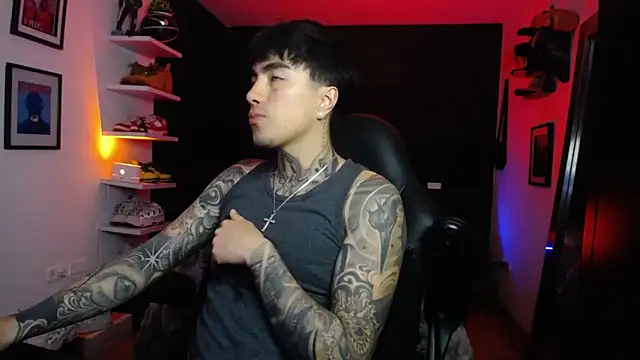 Snapshot of jung_dragon chatting on 10.21.25 jung dragon online show from 10.21.25