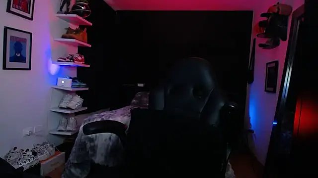 Snapshot of jung_dragon chatting on 10.23.25 jung dragon online show from 10.23.25