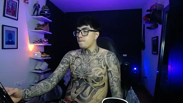 Snapshot of jung_dragon chatting on 10.25.25 jung dragon online show from 10.25.25