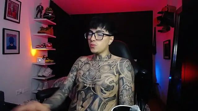 Snapshot of jung_dragon chatting on 10.26.25 jung dragon online show from 10.26.25