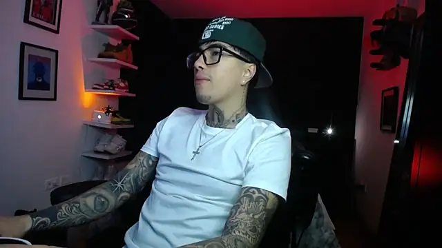 Snapshot of jung_dragon chatting on 10.27.25 jung dragon online show from 10.27.25