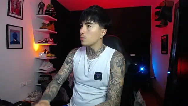 Snapshot of jung_dragon chatting on 10.30.25 jung dragon online show from 10.30.25