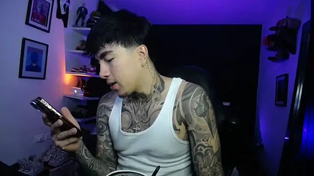 Snapshot of jung_dragon chatting on 11.04.25 jung dragon online show from 11.04.25