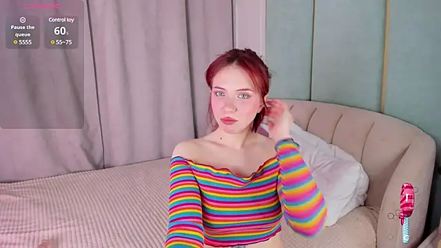 Snapshot of Love_is_Lola chatting on 01.18.25 Love is Lola online show from 01.18.25