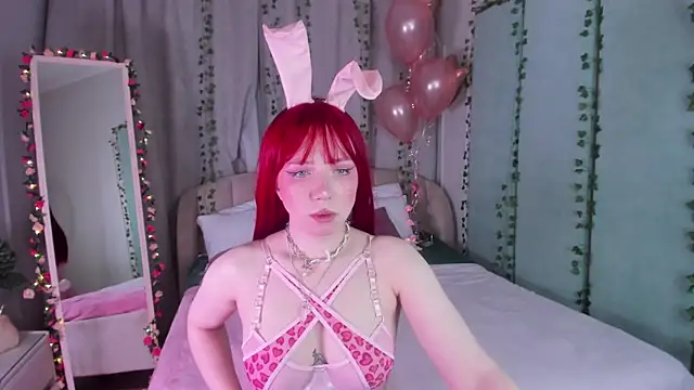 Snapshot of Love_is_Lola chatting on 02.14.25 Love is Lola online show from 02.14.25