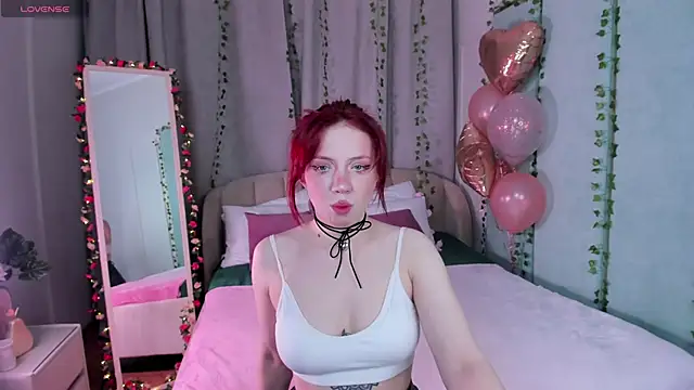 Snapshot of Love_is_Lola chatting on 02.25.25 Love is Lola online show from 02.25.25