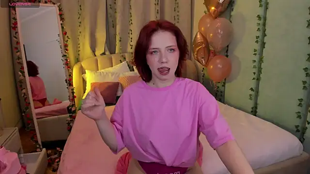 Snapshot of Love_is_Lola chatting on 02.27.25 Love is Lola online show from 02.27.25