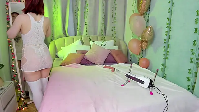 Snapshot of Love_is_Lola chatting on 03.09.25 Love is Lola online show from 03.09.25