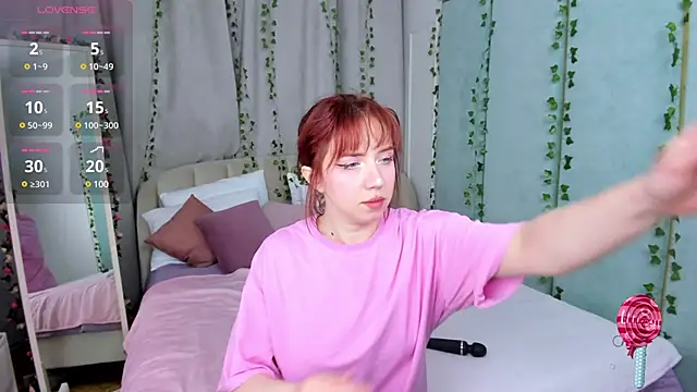 Snapshot of Love_is_Lola chatting on 03.20.25 Love is Lola online show from 03.20.25