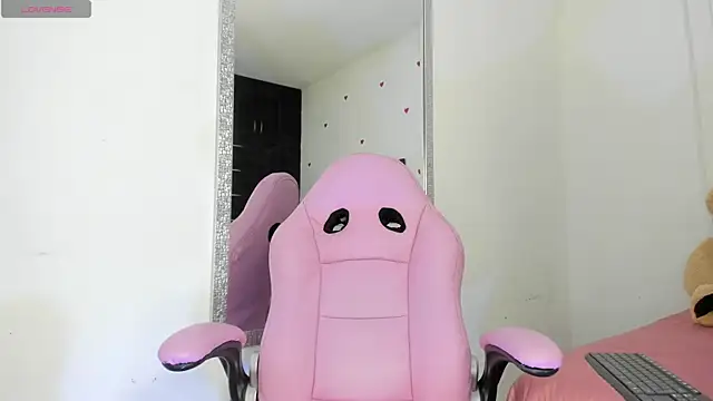 Snapshot of dulce_kim chatting on 10.08.25 dulce kim online show from 10.08.25