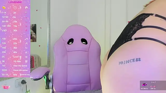 Snapshot of dulce_kim chatting on 11.13.25 dulce kim online show from 11.13.25