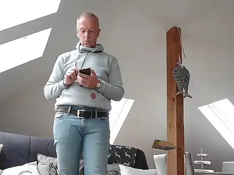 Snapshot of maxmueller321 chatting on 06.16.26 maxmueller321 online show from 06.16.26