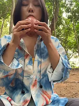 Eliza-E online show from 04.21.26