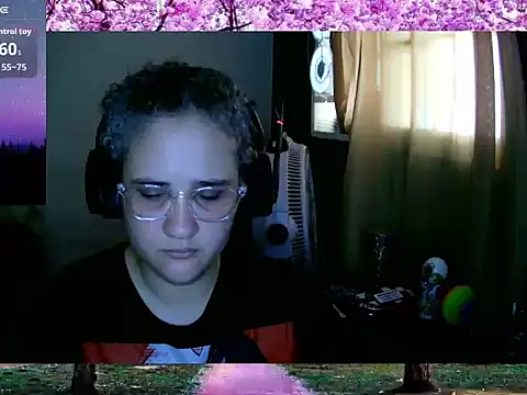 Snapshot of lolalicious_758 chatting on 09.18.25 lolalicious 758 online show from 09.18.25