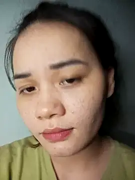 Snapshot of Ngoc-Trinh chatting on 12.02.24 Ngoc-Trinh online show from 12.02.24