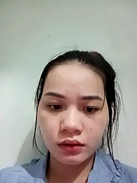 Snapshot of Ngoc-Trinh chatting on 12.08.24 Ngoc-Trinh online show from 12.08.24