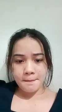 Snapshot of Ngoc-Trinh chatting on 12.11.24 Ngoc-Trinh online show from 12.11.24