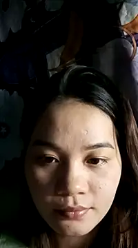 Snapshot of Ngoc-Trinh chatting on 12.18.24 Ngoc-Trinh online show from 12.18.24