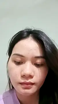 Snapshot of Ngoc-Trinh chatting on 01.01.25 Ngoc-Trinh online show from 01.01.25