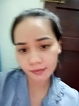 Snapshot of Ngoc-Trinh chatting on 01.05.25 Ngoc-Trinh online show from 01.05.25