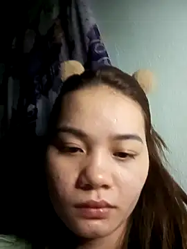 Snapshot of Ngoc-Trinh chatting on 01.18.25 Ngoc-Trinh online show from 01.18.25