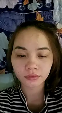 Snapshot of Ngoc-Trinh chatting on 01.22.25 Ngoc-Trinh online show from 01.22.25